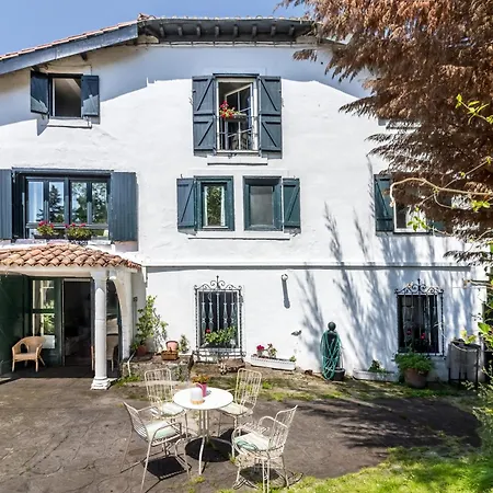 Casa Con Espectacular Jardin Privado