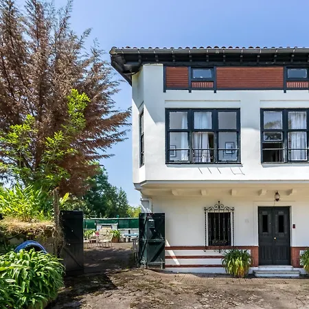 Casa Con Espectacular Jardin Privado